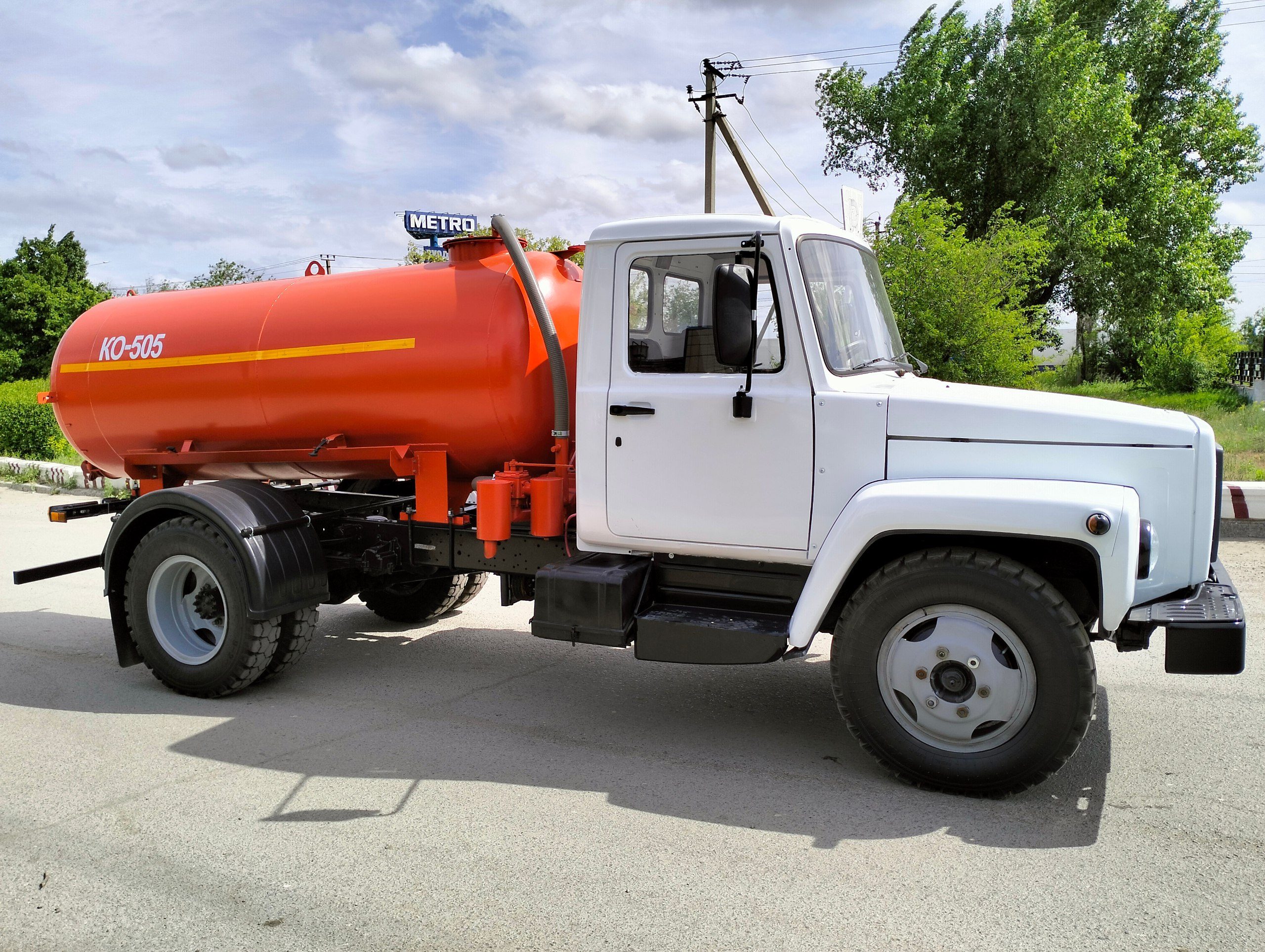 Автомобиль ГАЗ-3309 1